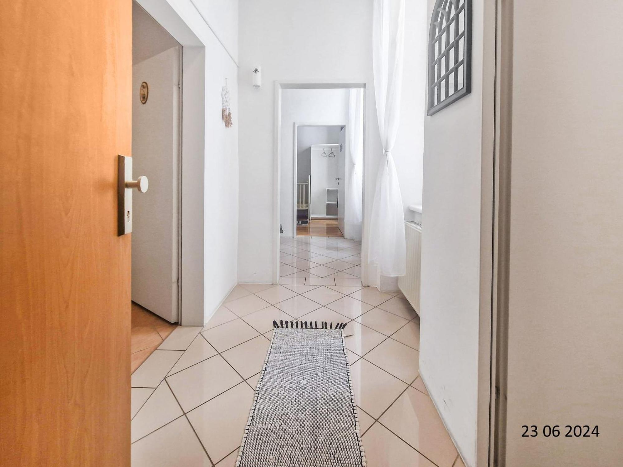 Three-bedroom Delight, King-size Beds Apartment