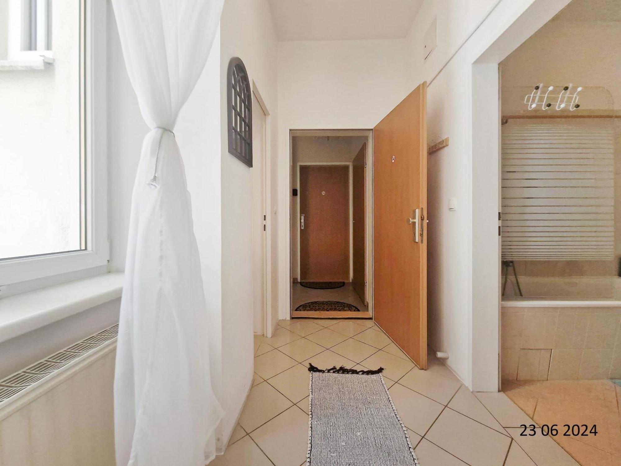 Three-bedroom Delight, King-size Beds Apartment