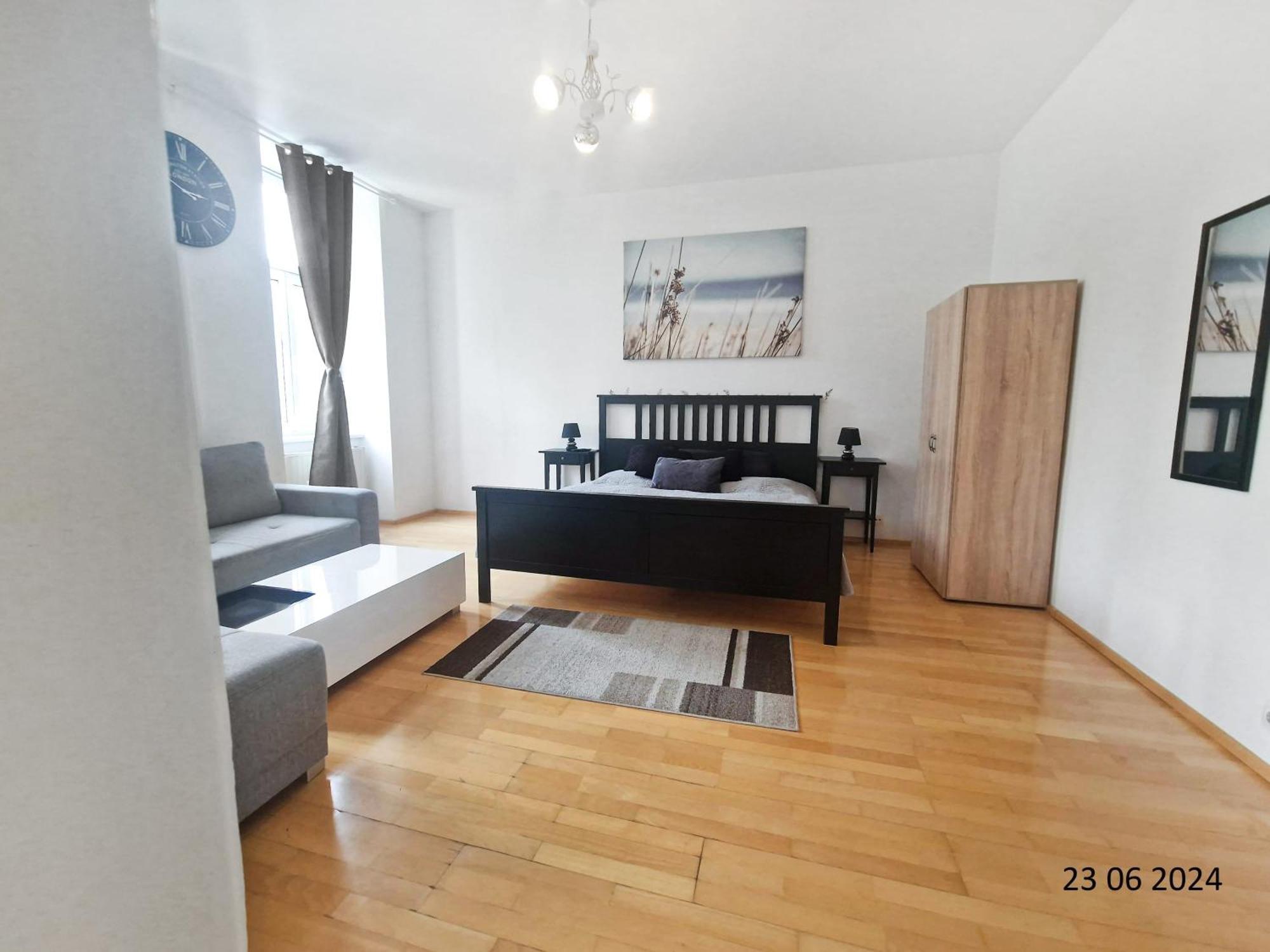 Three-bedroom Delight, King-size Beds Apartment