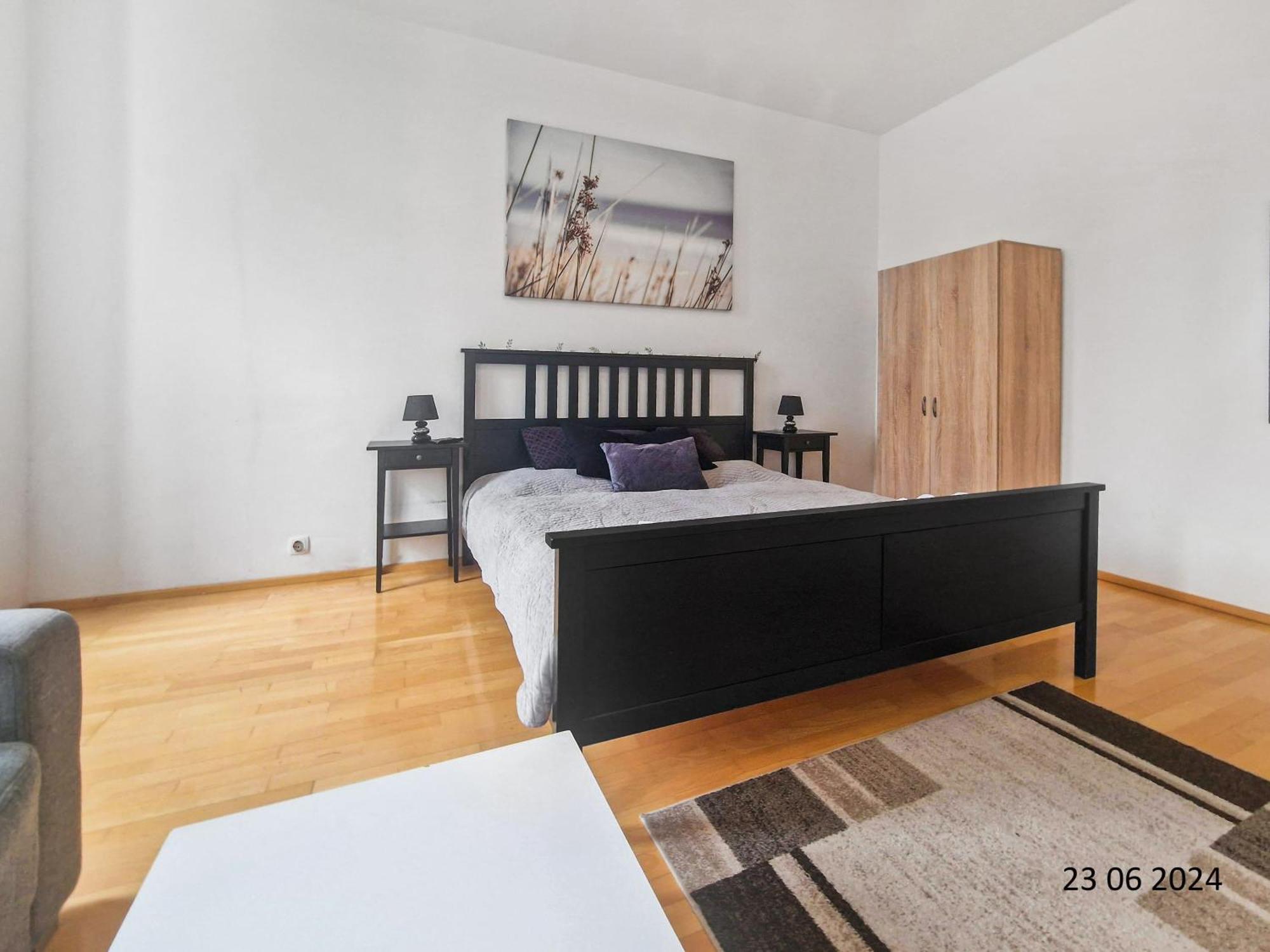 Three-bedroom Delight, King-size Beds Apartment *