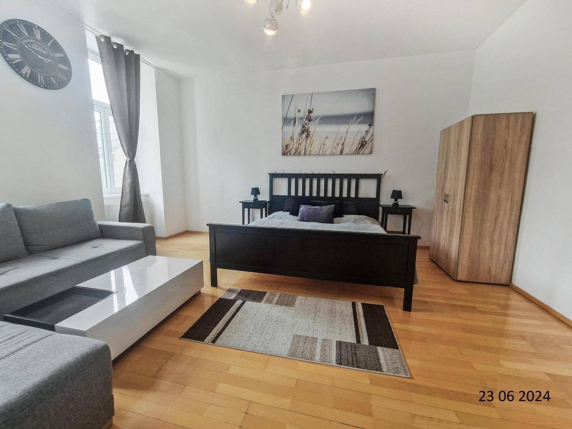 Three-bedroom Delight, King-size Beds Wien