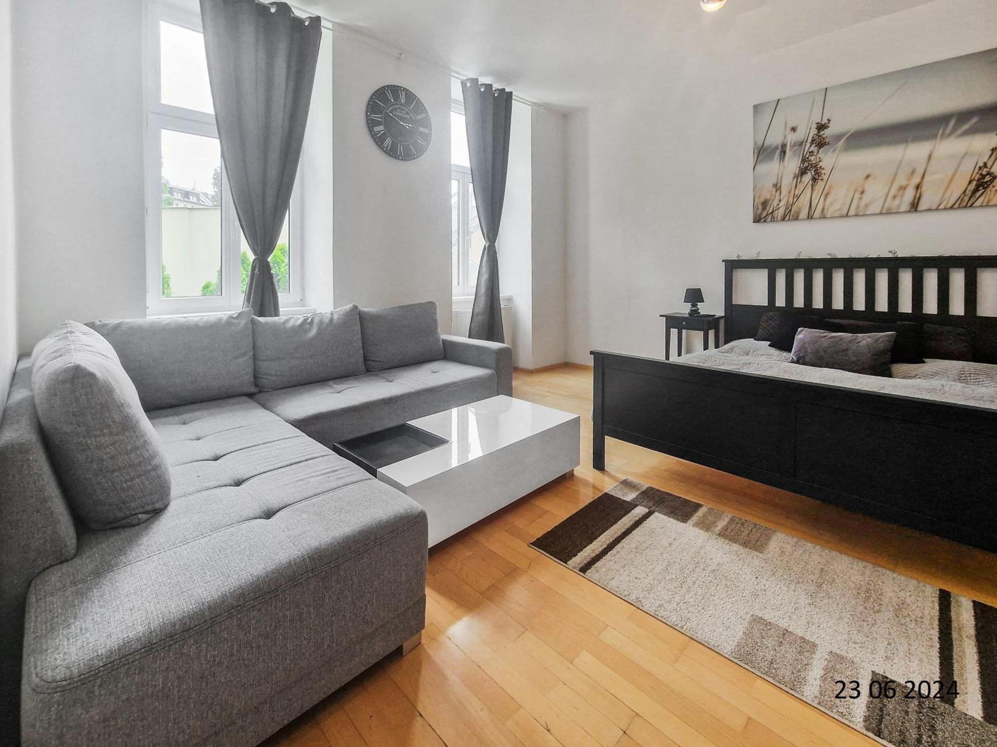 Three-bedroom Delight, King-size Beds Apartment