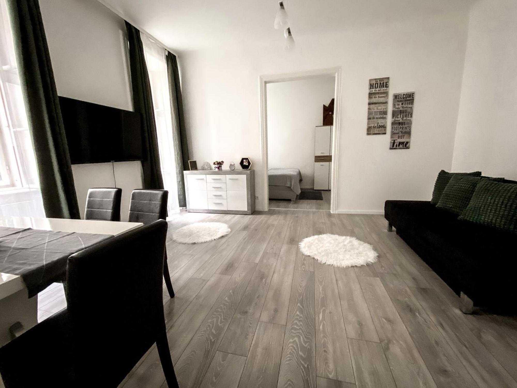 Schonbrunn Palast Free Parking * Vienna
