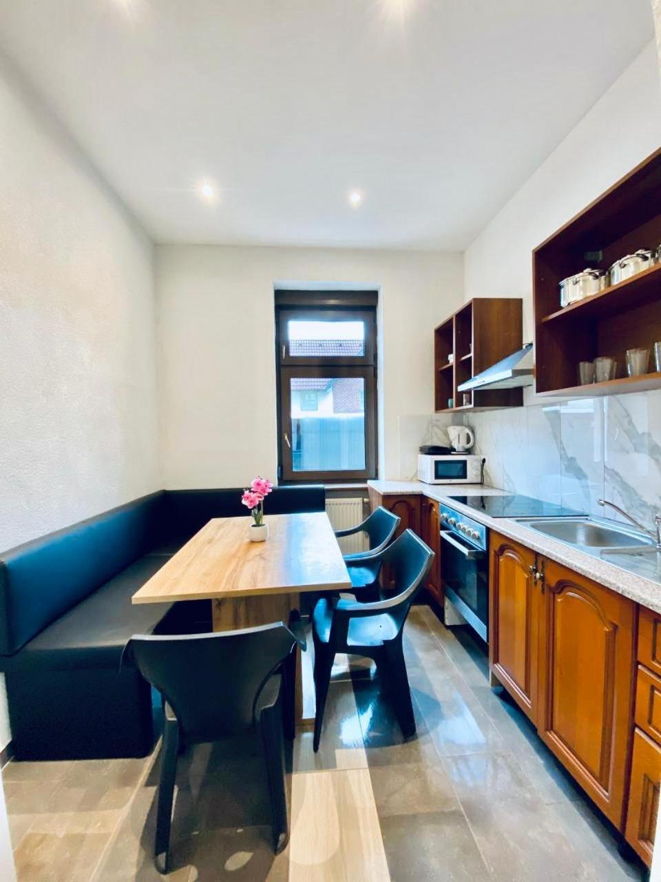Apartment 3br Shared Apt, Ideal Up To 6p, 15-min To Stammersdorf Wien