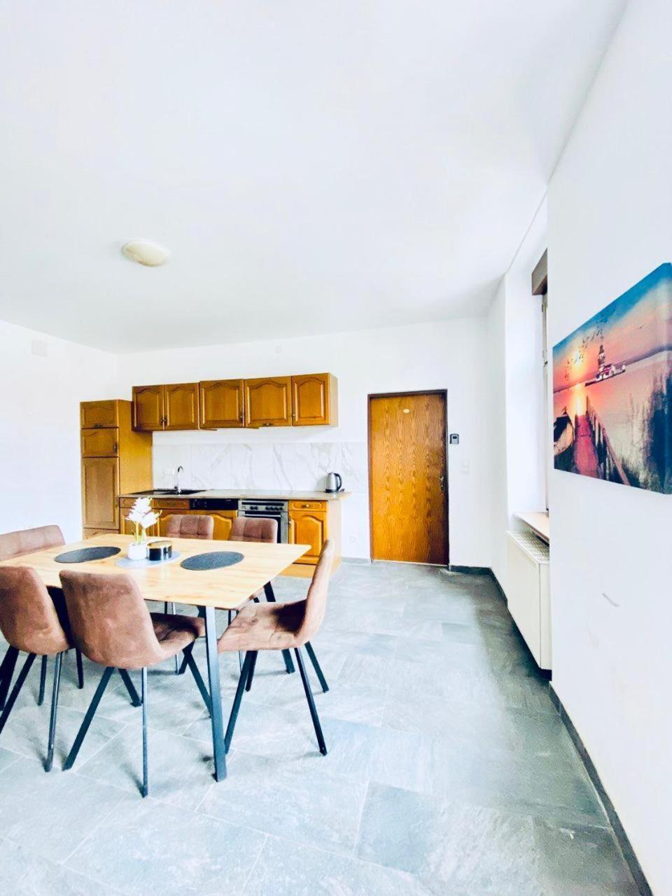 Spacious 4br Apt, Up To 15p 15min To Danube River Apartamento *
