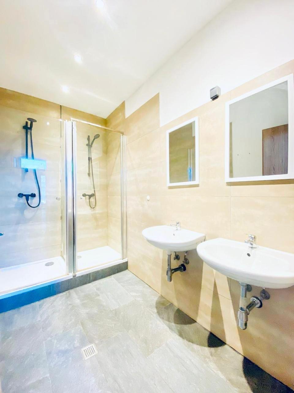 Spacious 4br Apt, Up To 15p 15min To Danube River
