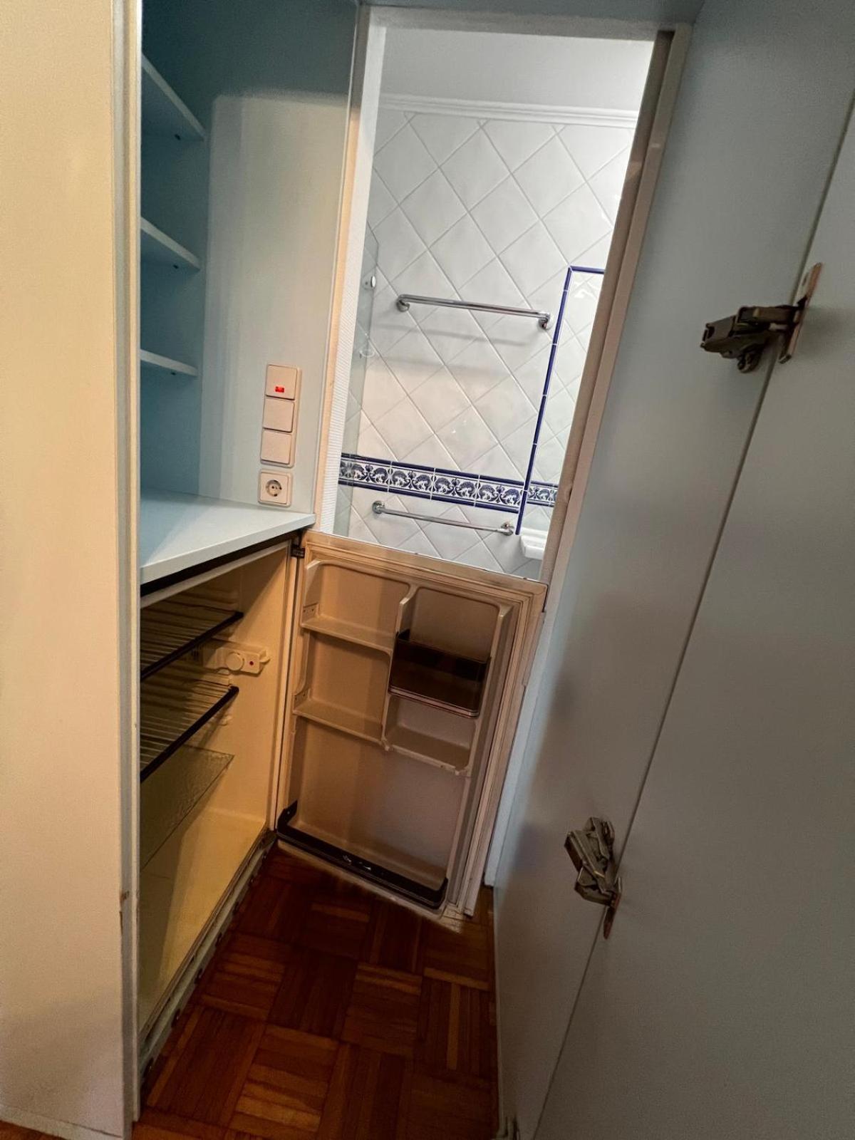 Central-vintage With Free Parking And 5min Walk To Metro *