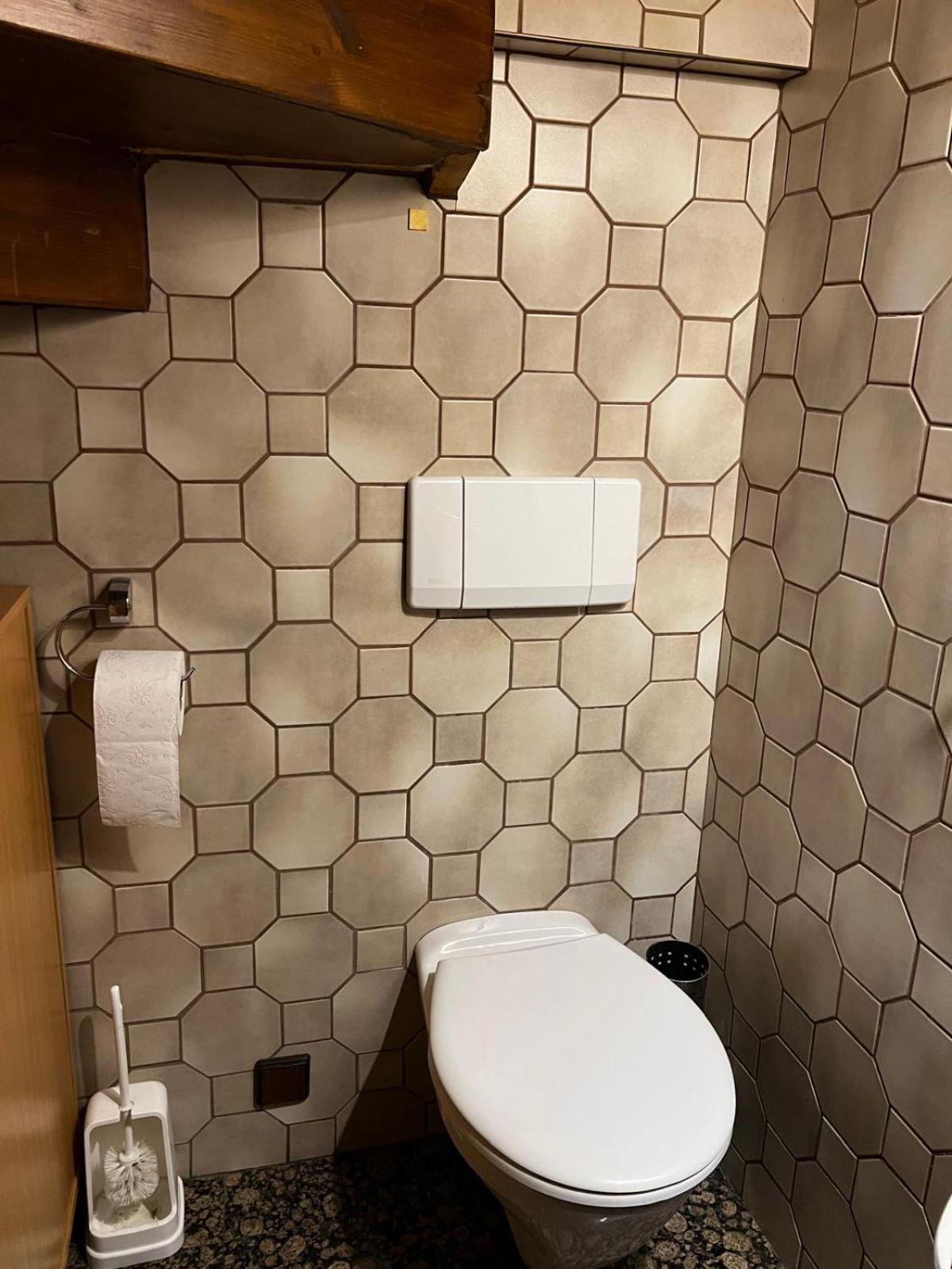 Central-vintage With Free Parking And 5min Walk To Metro