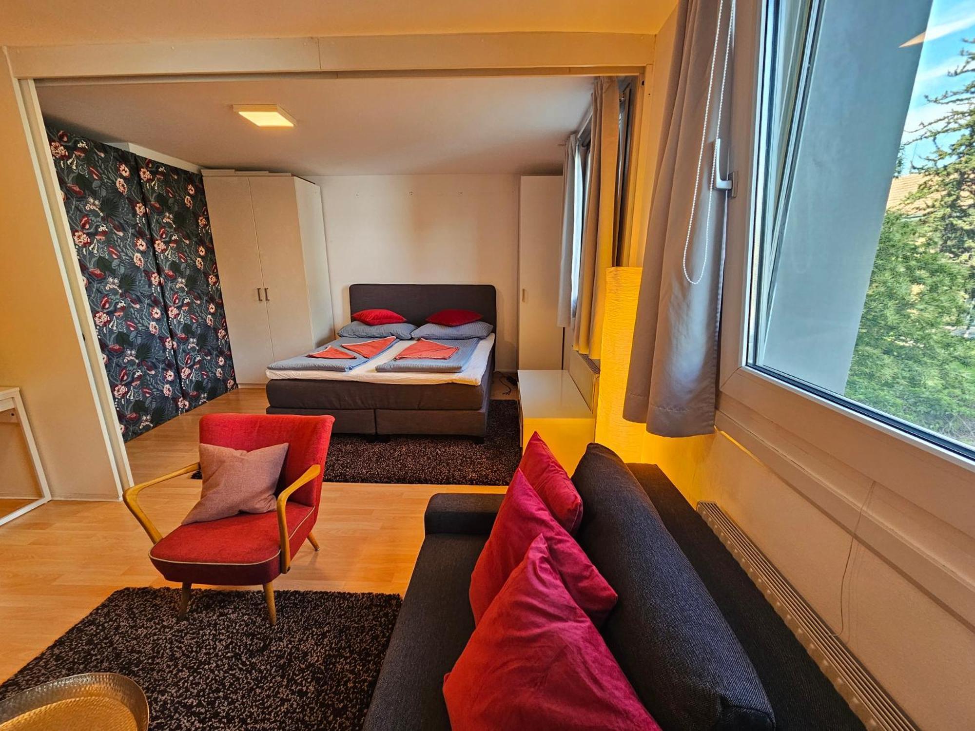 Yuki's Place - Un-vic, Danube And Subway Near To Downtown