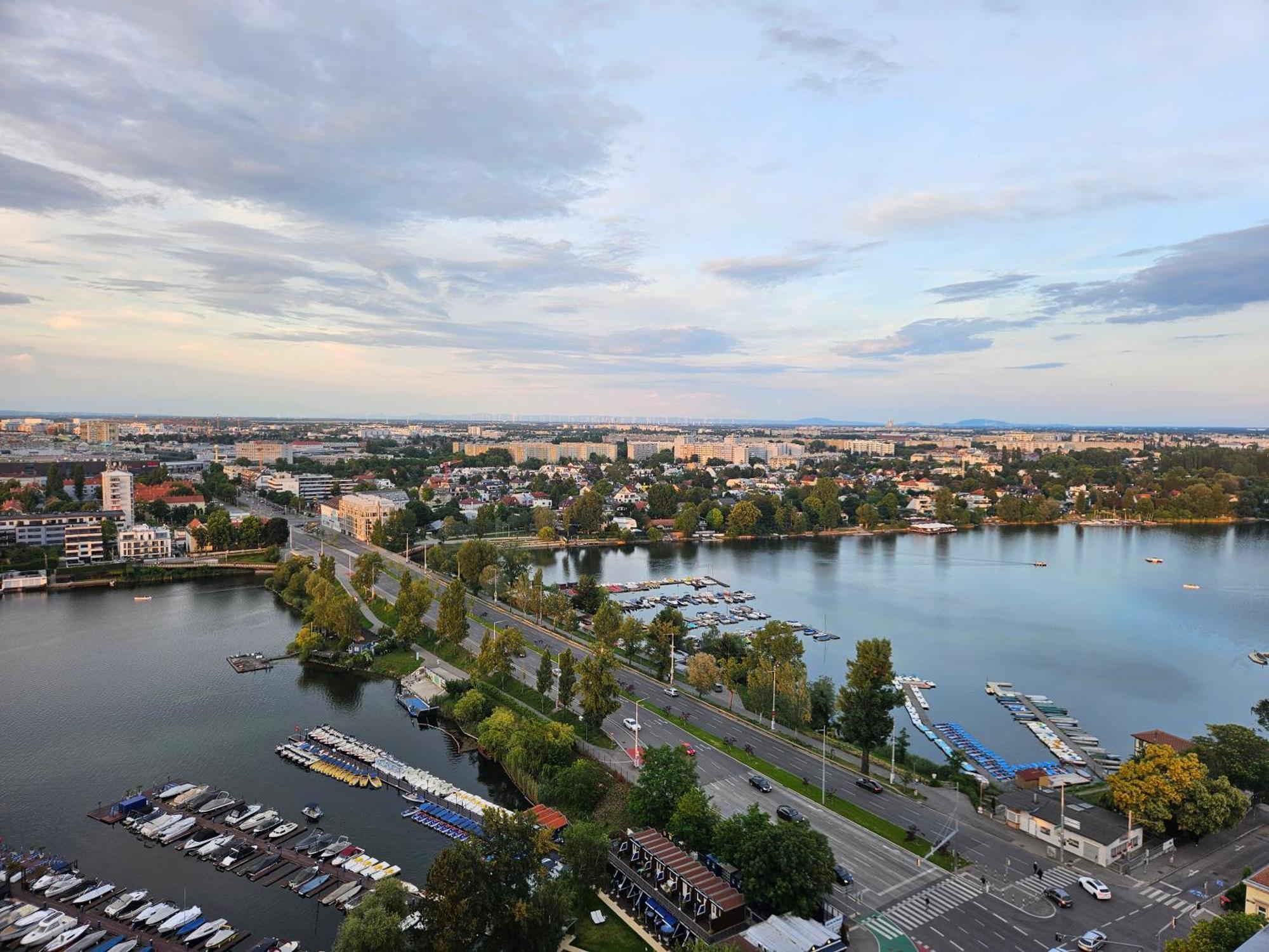 Yuki's Place - Un-vic, Danube And Subway Near To Downtown Apartment *