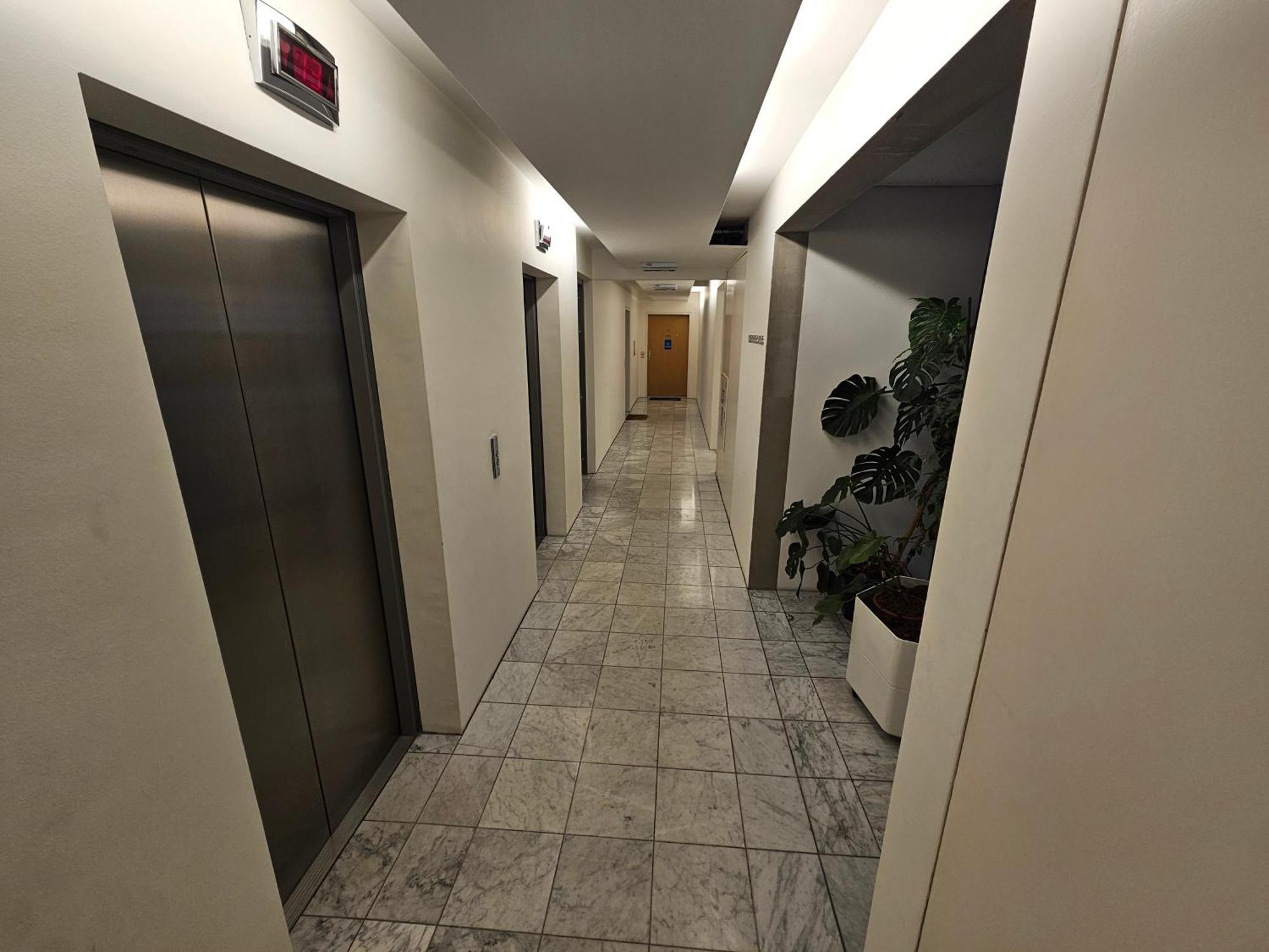 Yuki's Place - Un-vic, Danube And Subway Near To Downtown Apartment