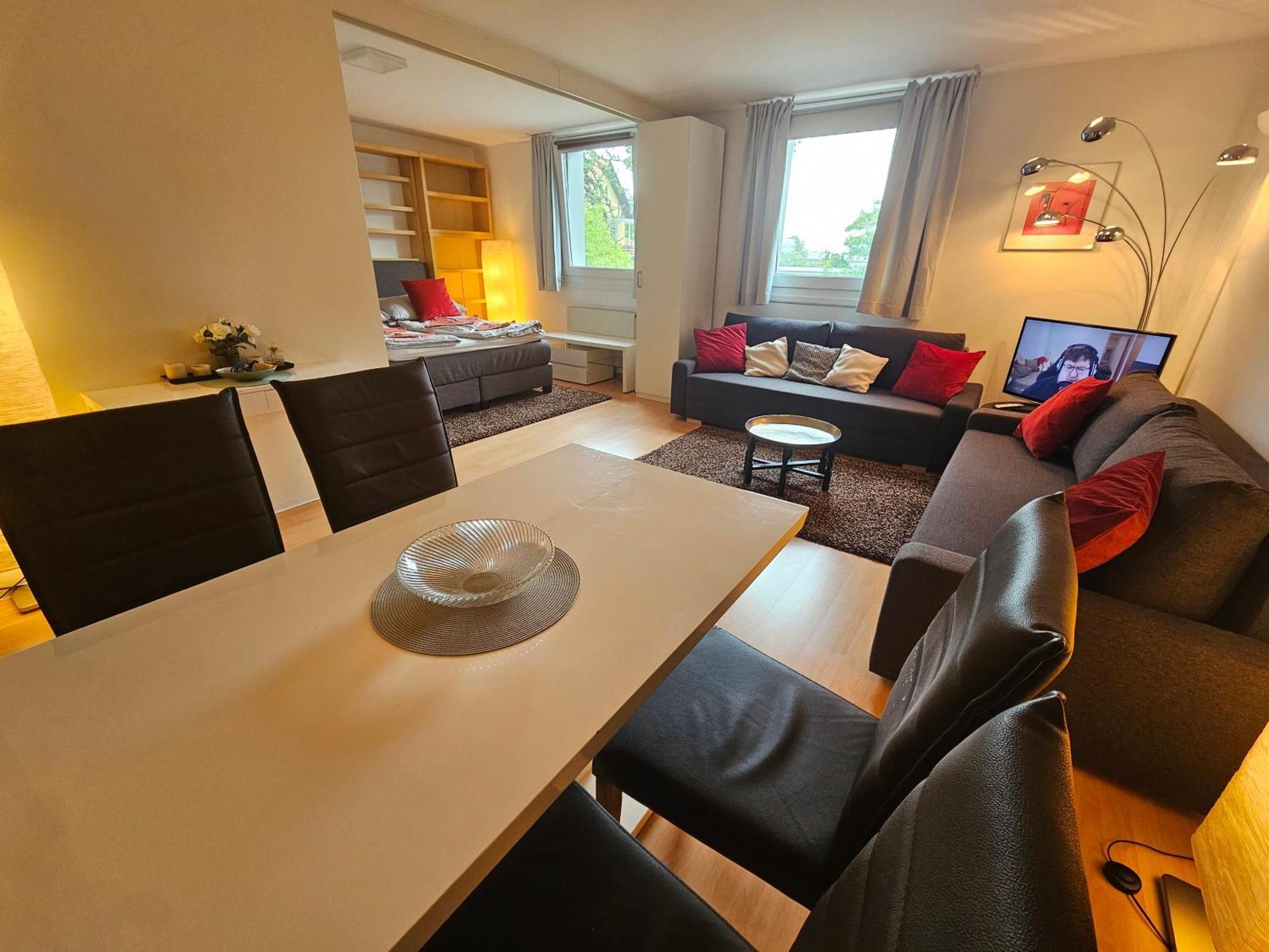Yuki's Place - Un-vic, Danube And Subway Near To Downtown Apartment