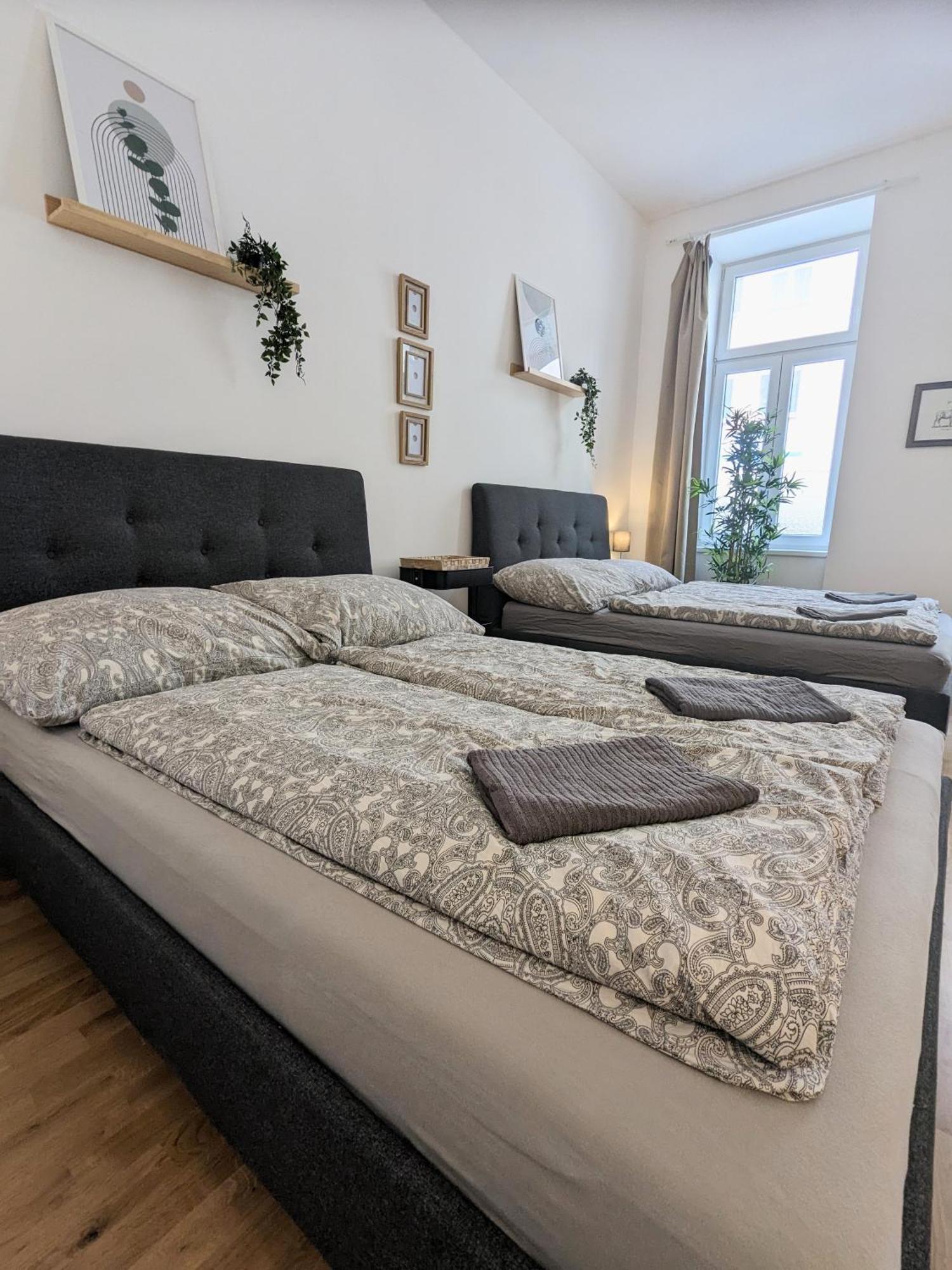 Renovated - 10 Min To Center Apartment