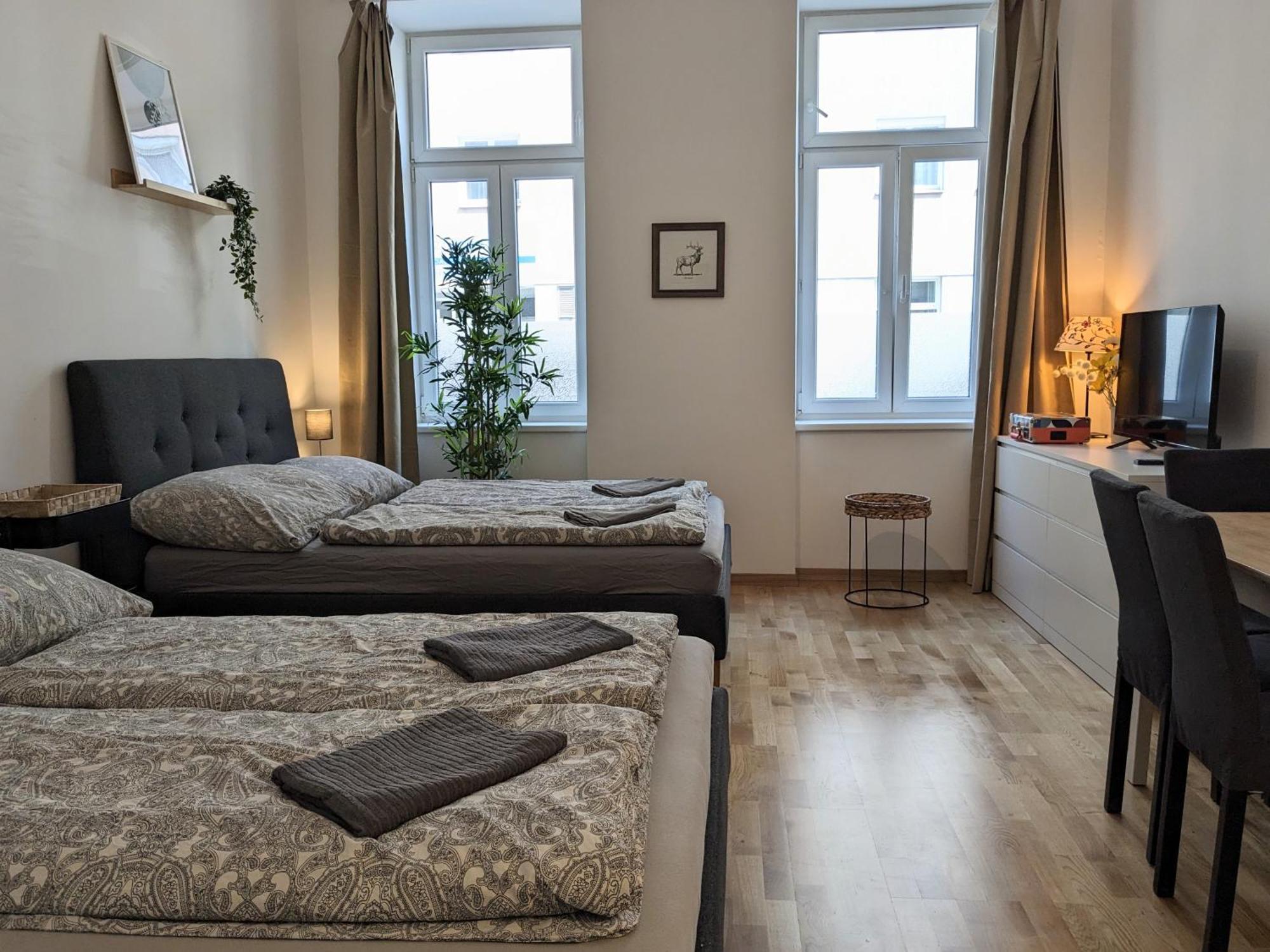 Renovated - 10 Min To Center *