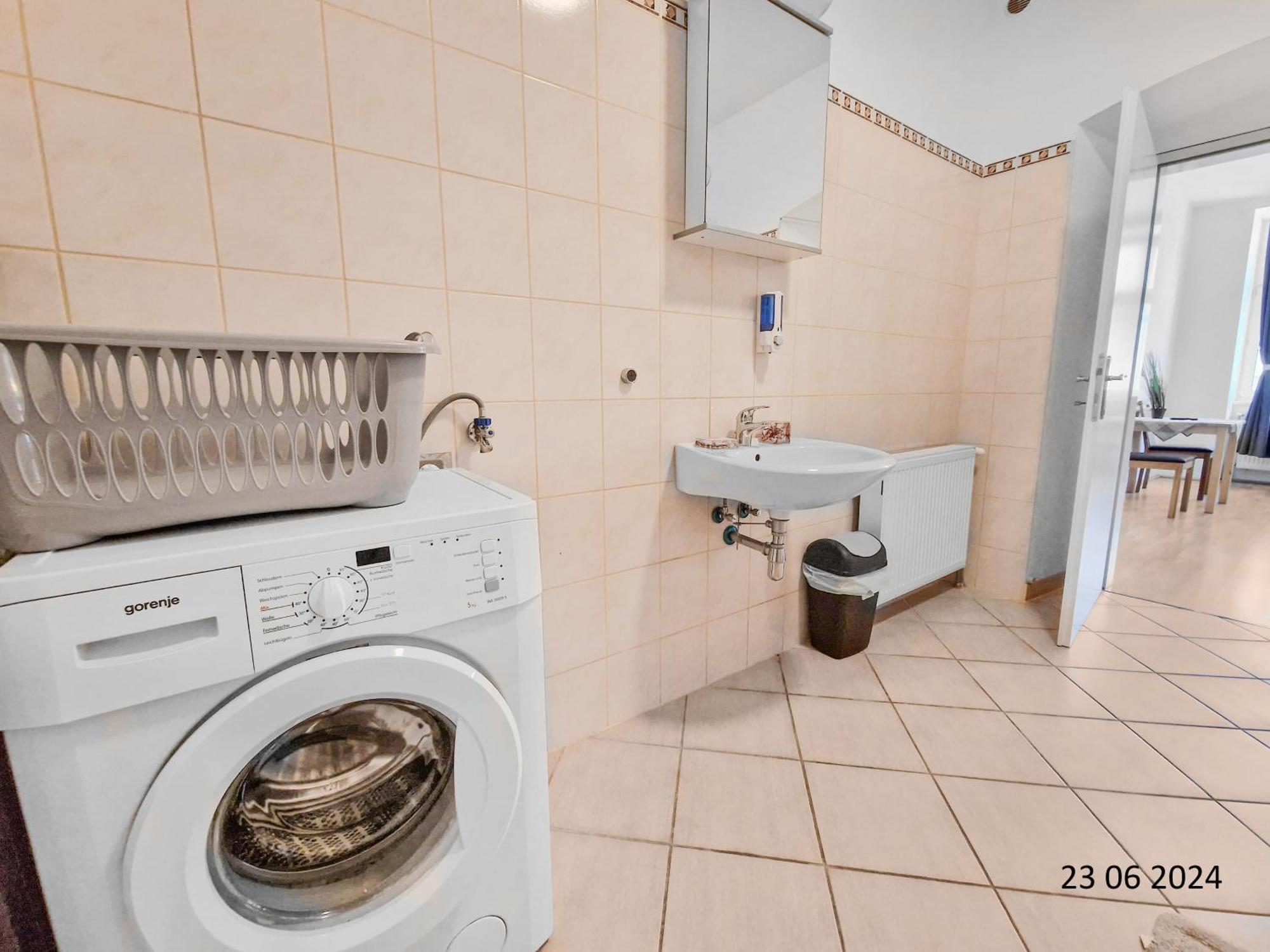 Elegant Three-bedroom Apartment Wien