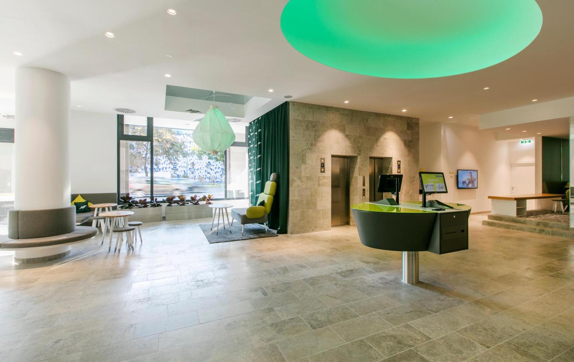 Arcotel Donauzentrum 4*