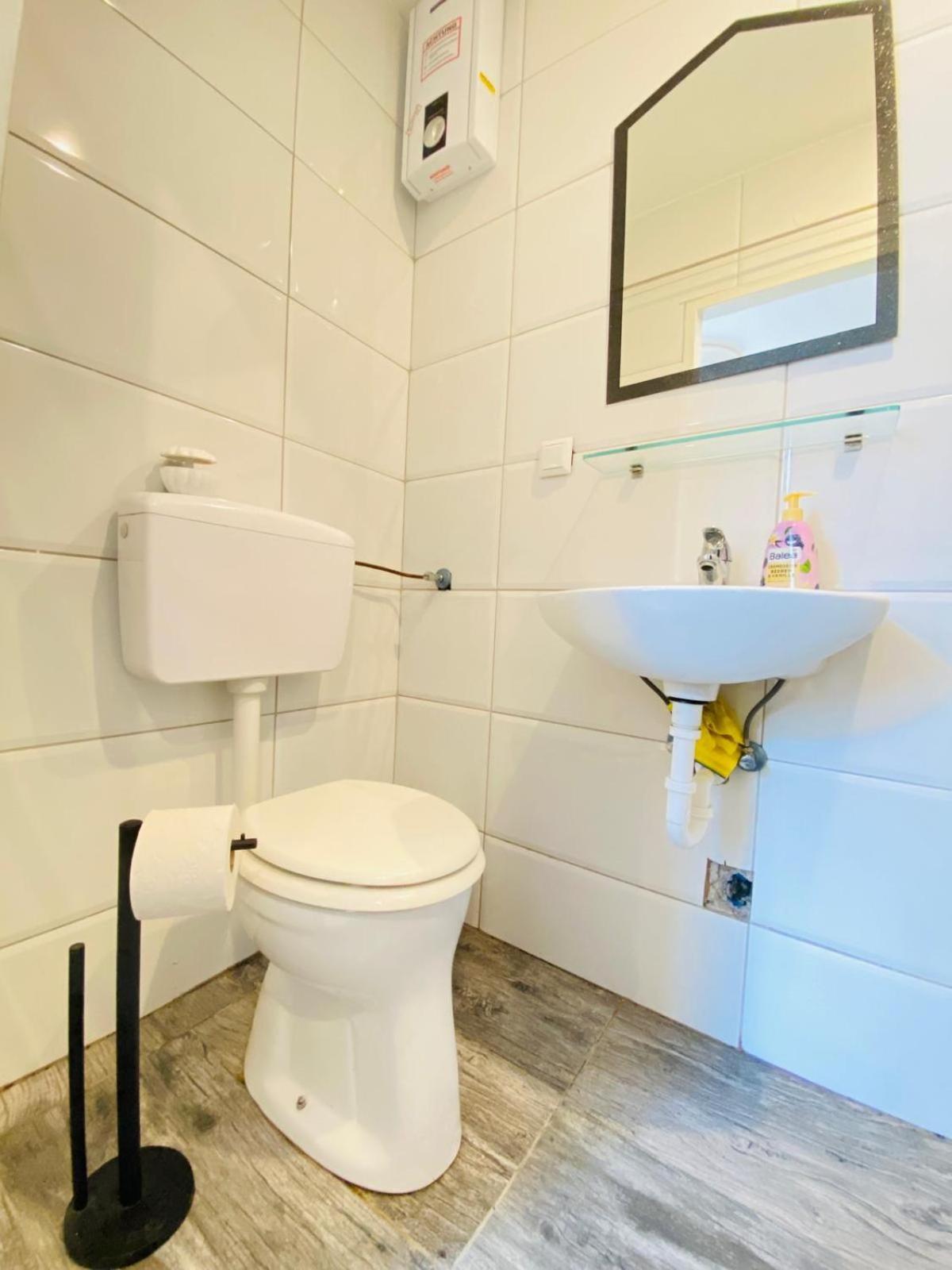 Cute 1br - 10 Mins Walk From Downtown Apartment
