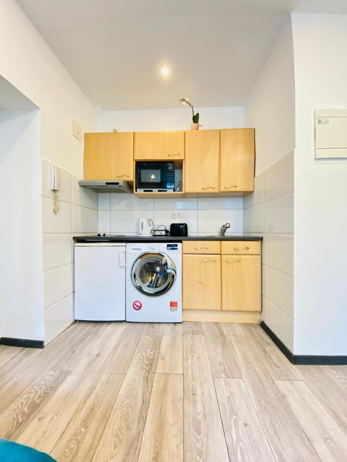 Cute 1br - 10 Mins Walk From Downtown Apartment