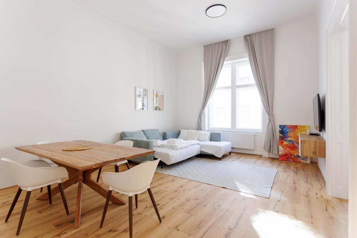 4ty3 - Stadtpark Is Calling Apartamento