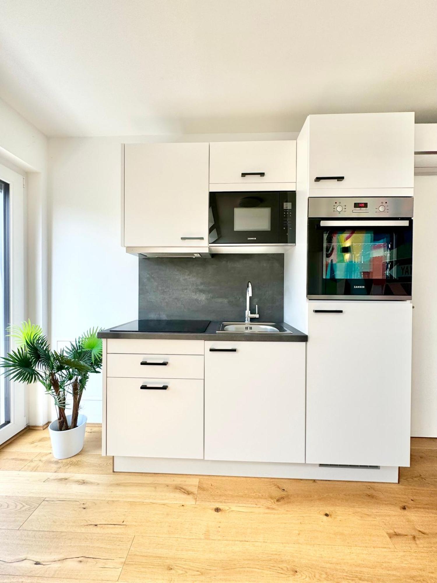 Apartment Mit Balkon *