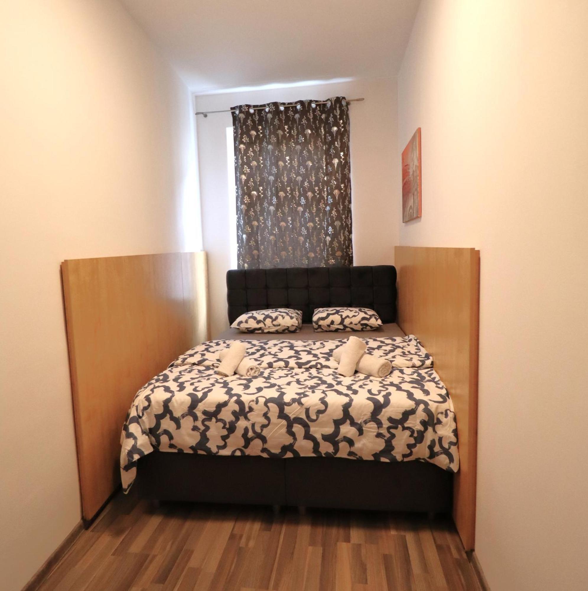 Grey Palazzo 1050 *