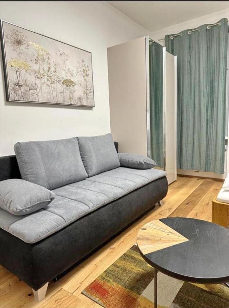 Cozy In Ottakiring Area Apartment Vienna