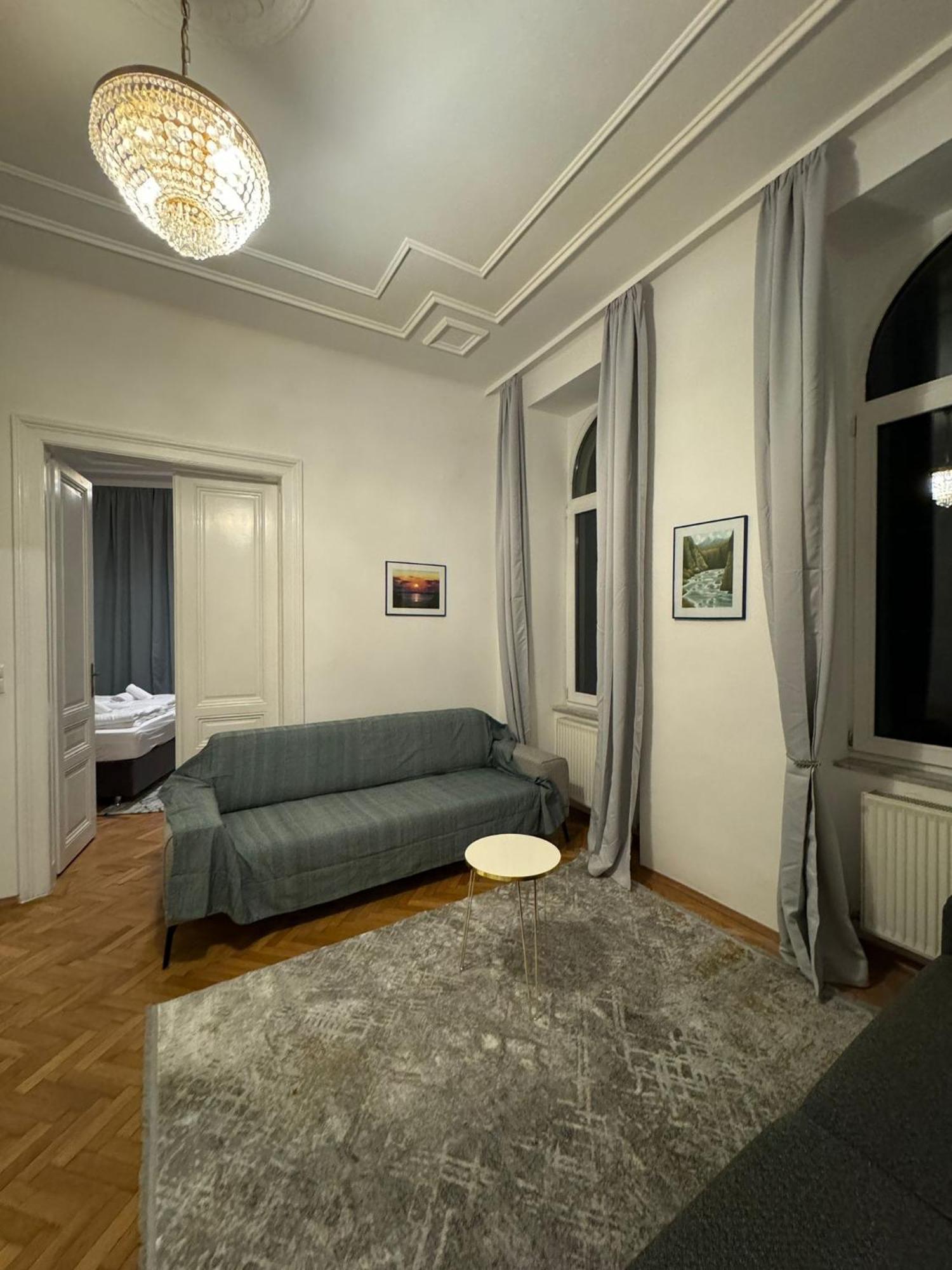 Apartment Centrally-located Authentic