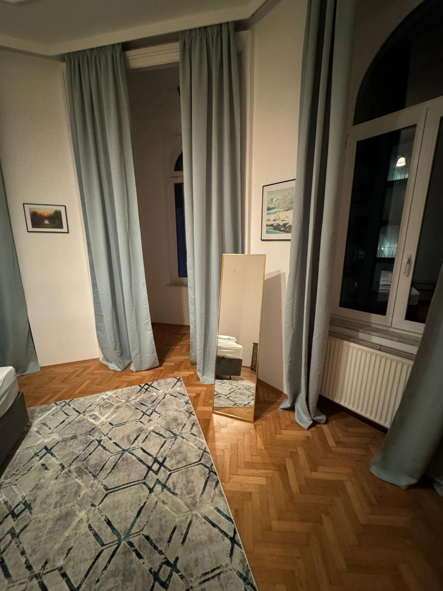 Apartment Centrally-located Authentic