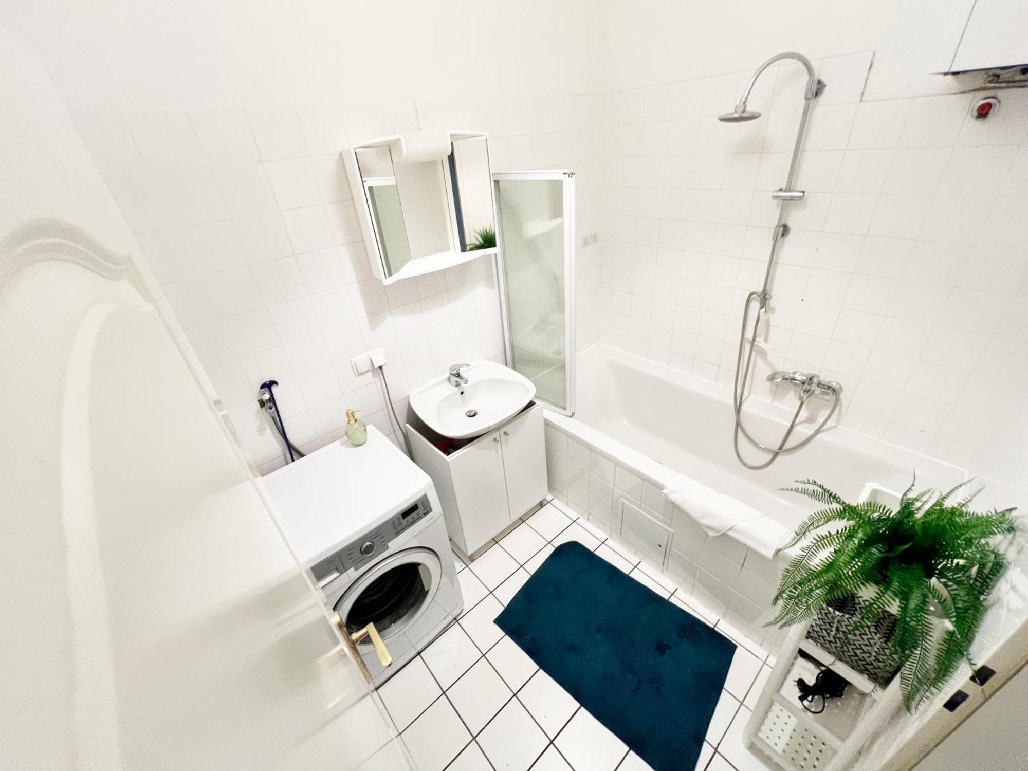 4-bedroom In Central Location In Hipp 3rd District Apartment