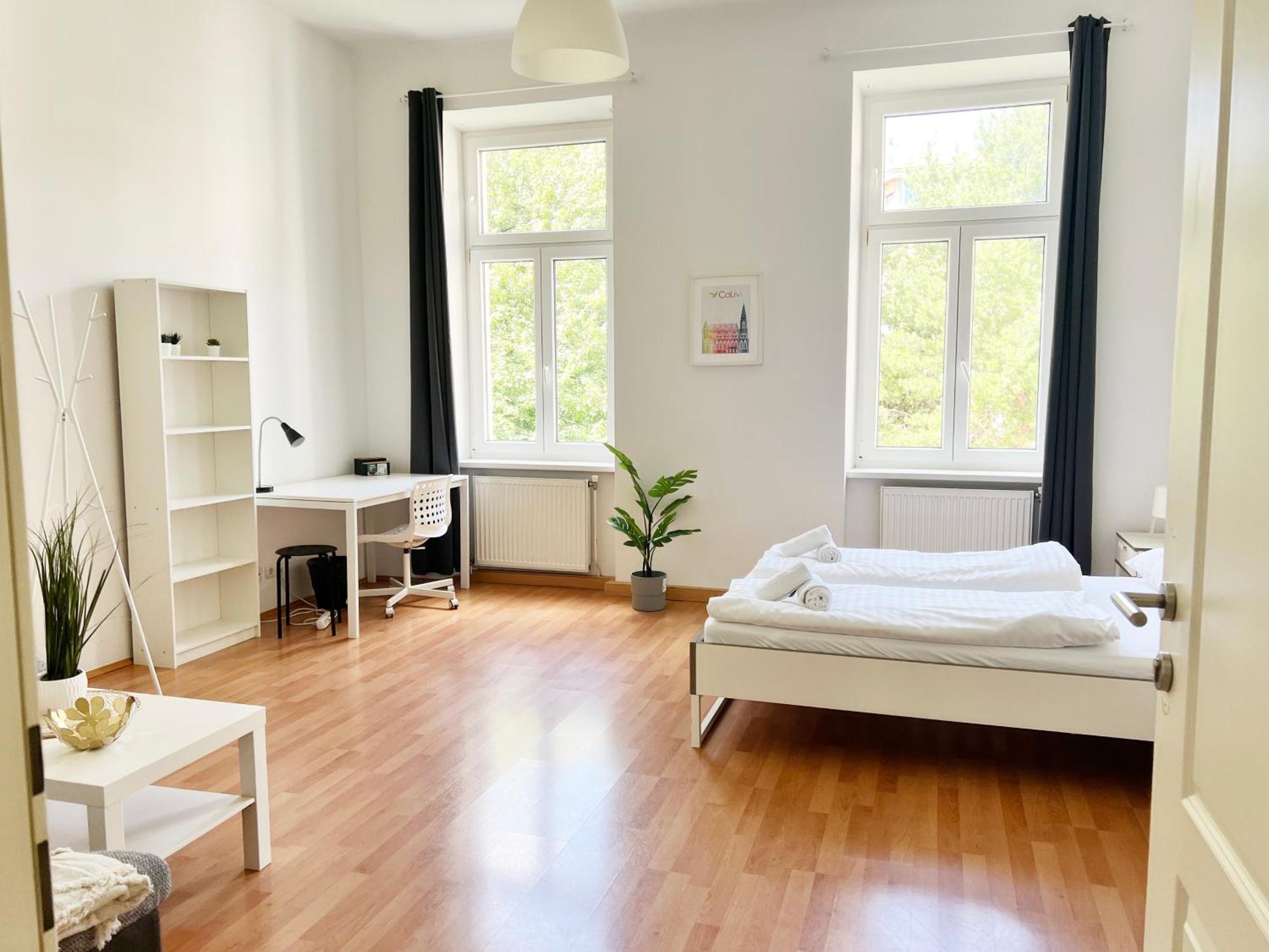4-bedroom In Central Location In Hipp 3rd District Apartment *