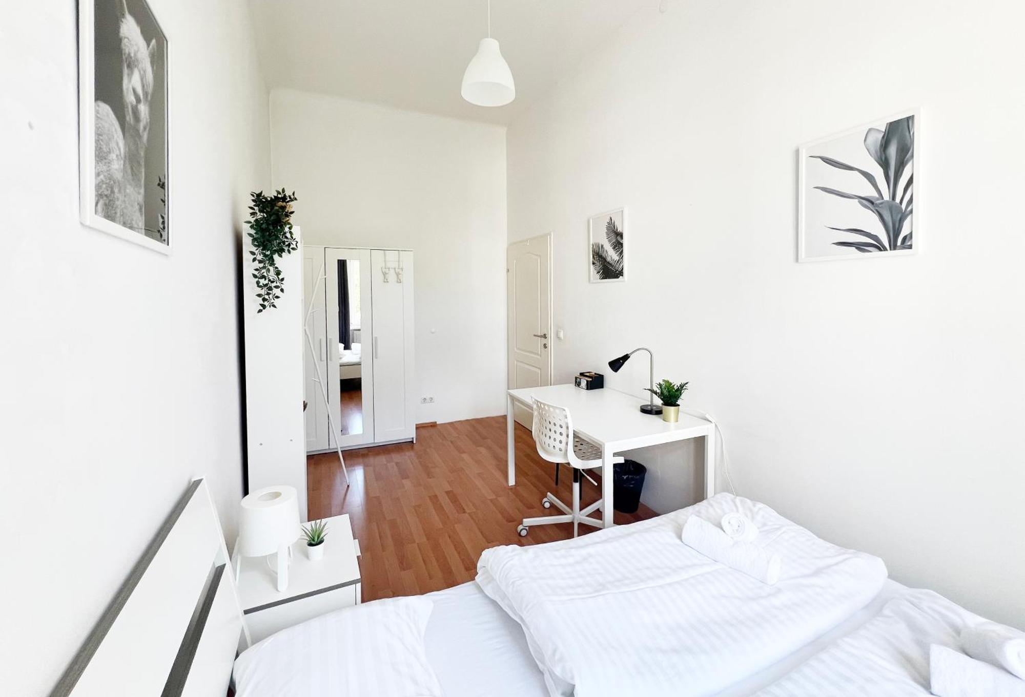 Apartment 4-bedroom In Central Location In Hipp 3rd District *