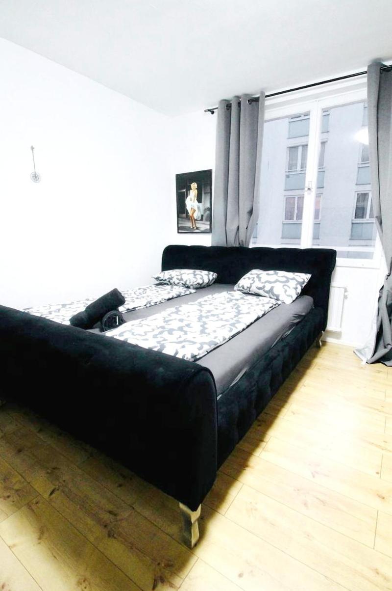 Modern In Millennium Area Apartment Vienna