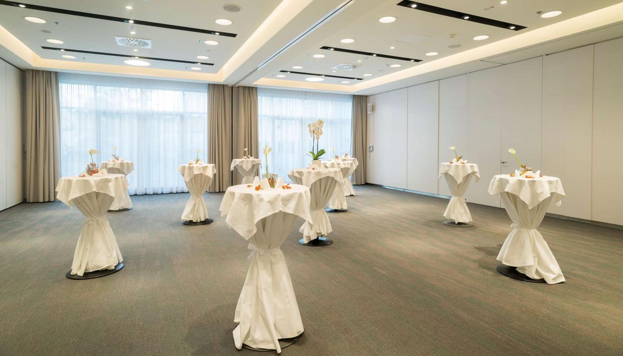 Nh Danube Hotel 4*
