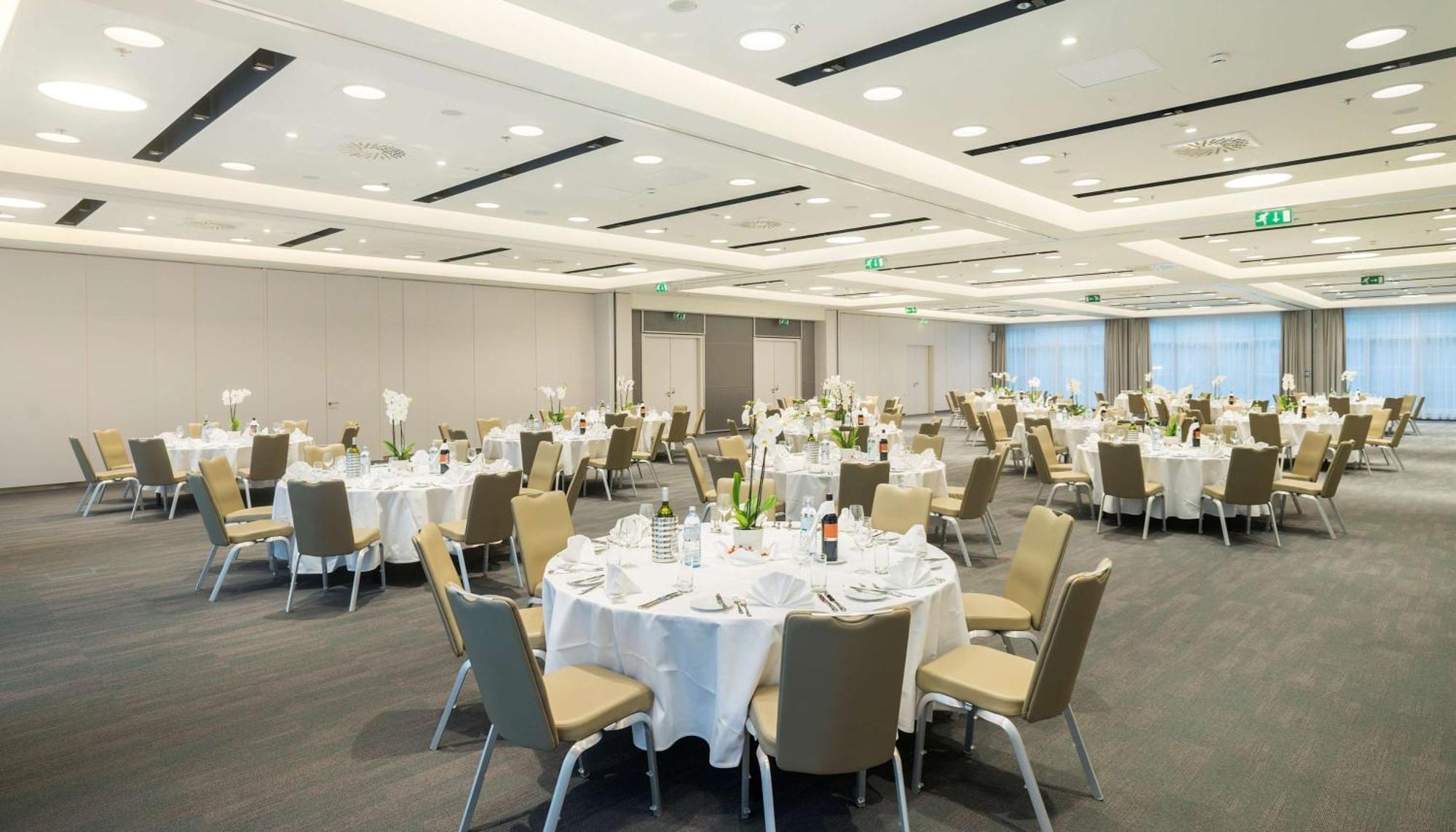 Hotel Nh Danube 4*