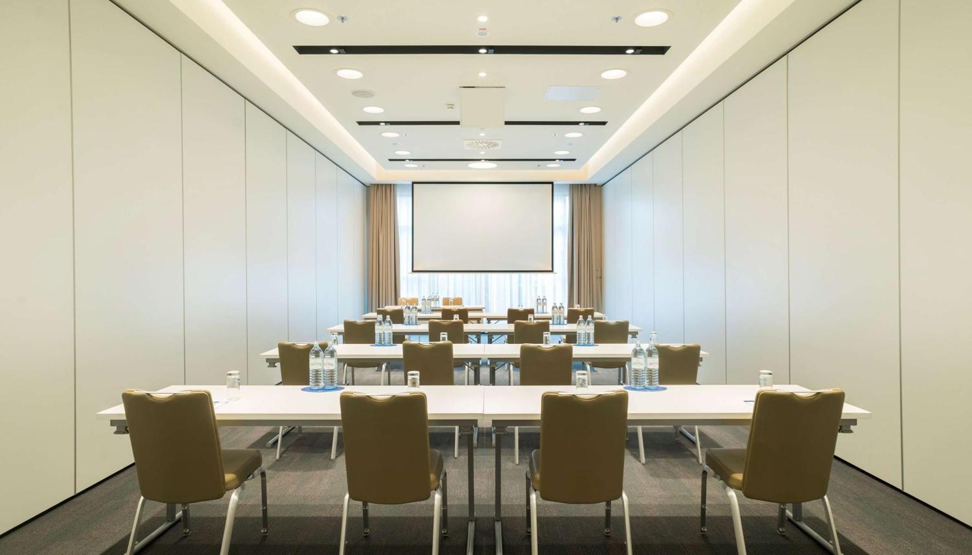Nh Danube Hotel 4*