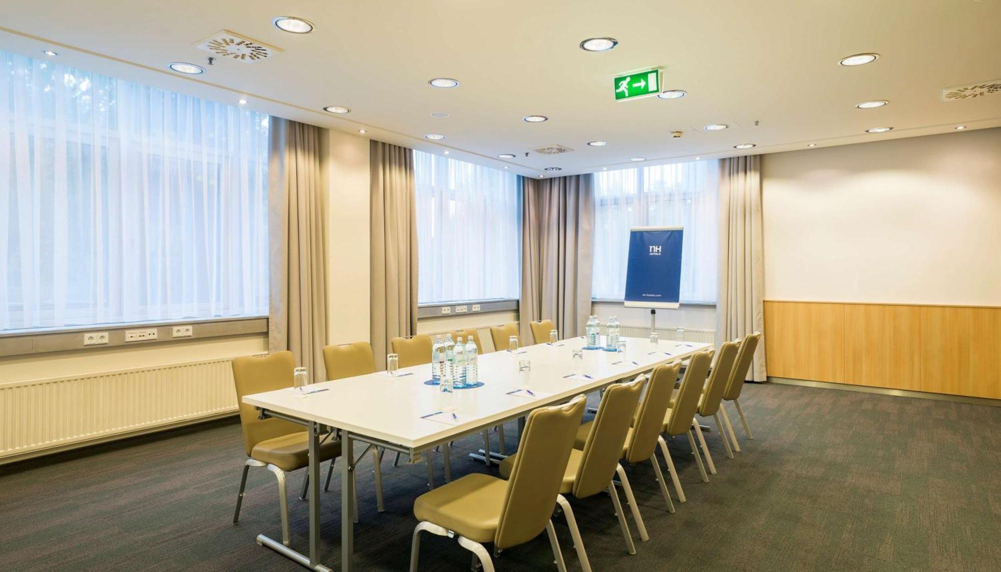 Hotel Nh Danube 4*