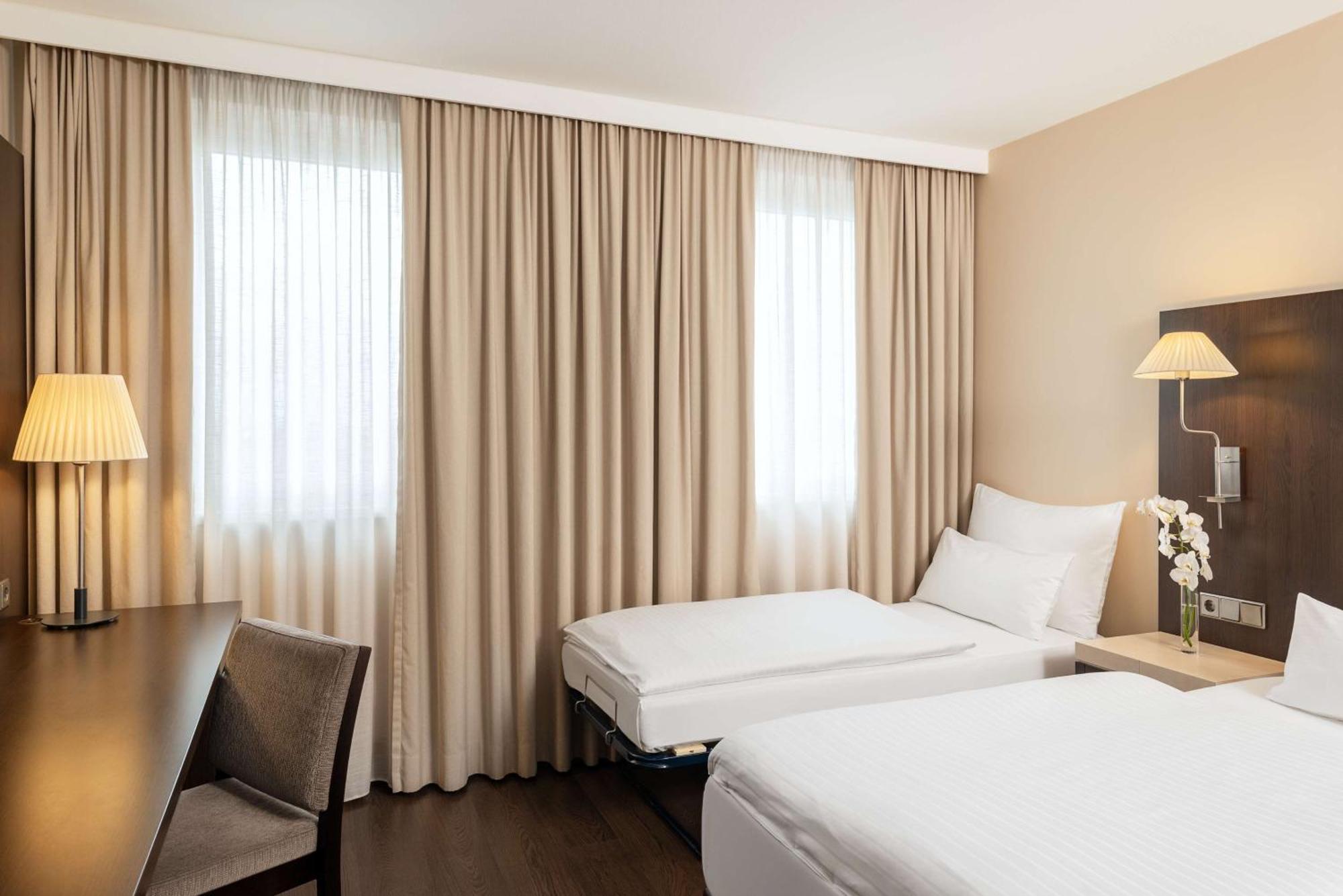 Nh Danube Hotel 4*