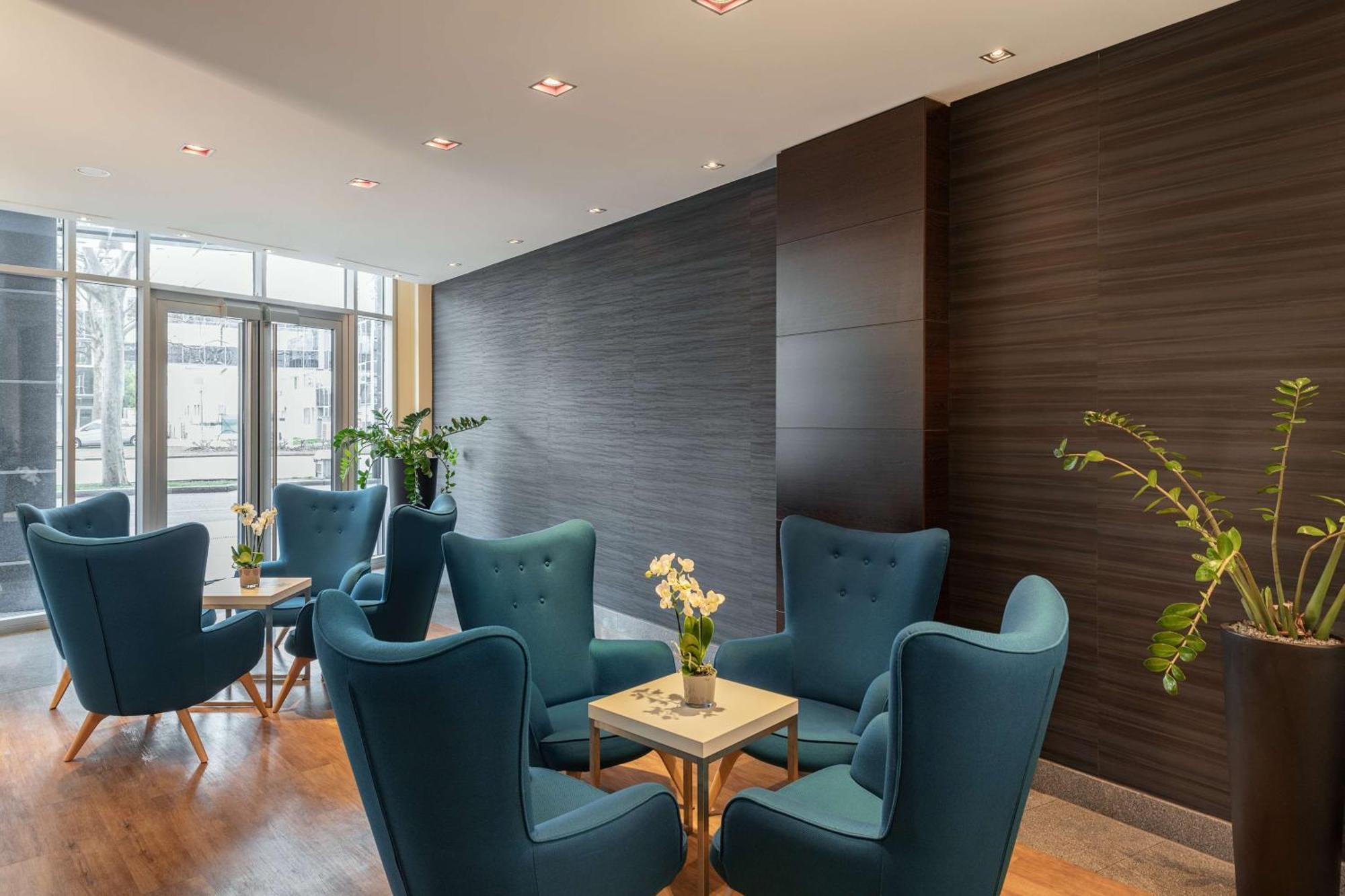 Hotel Nh Danube 4*