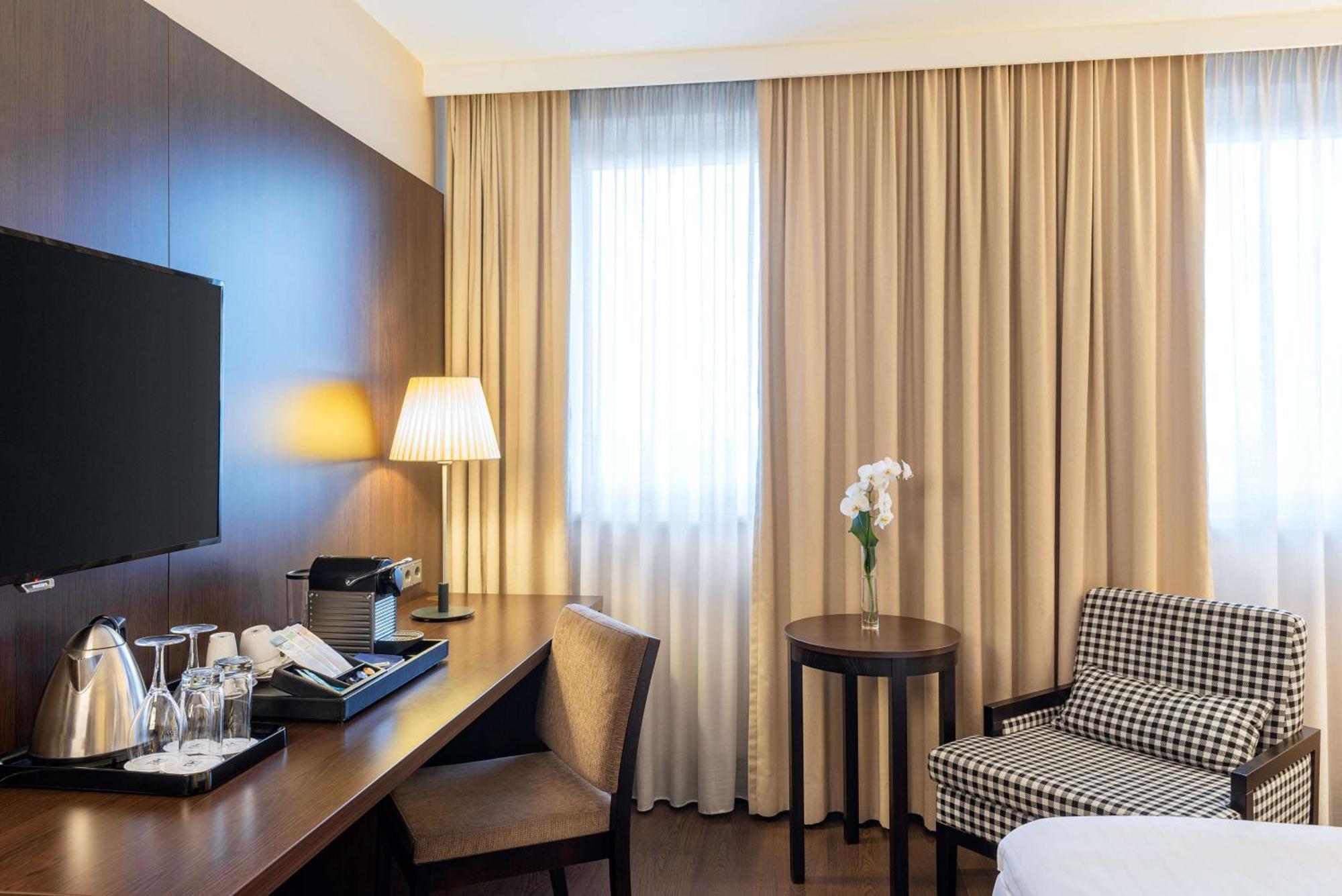 Nh Danube Hotel Vienna
