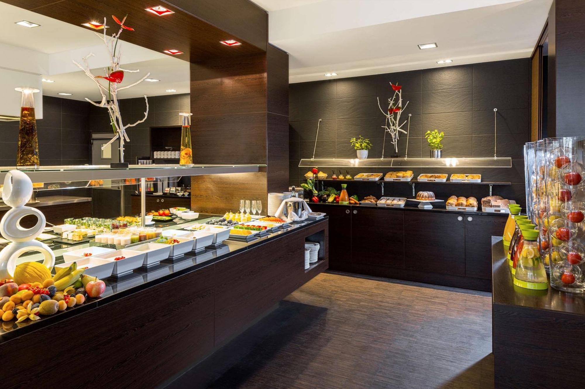 Hotel Nh Danube 4*