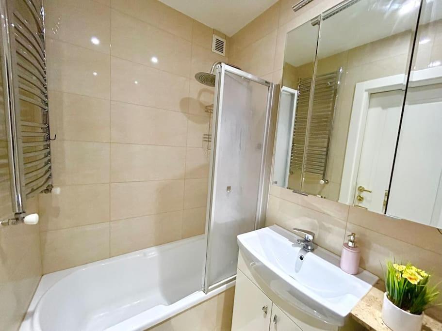 90 M2 Central With Balcony * Vienna