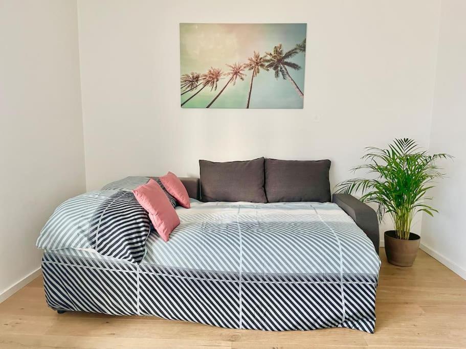 90 M2 Central With Balcony