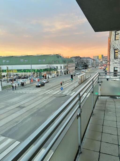 90 M2 Central With Balcony
