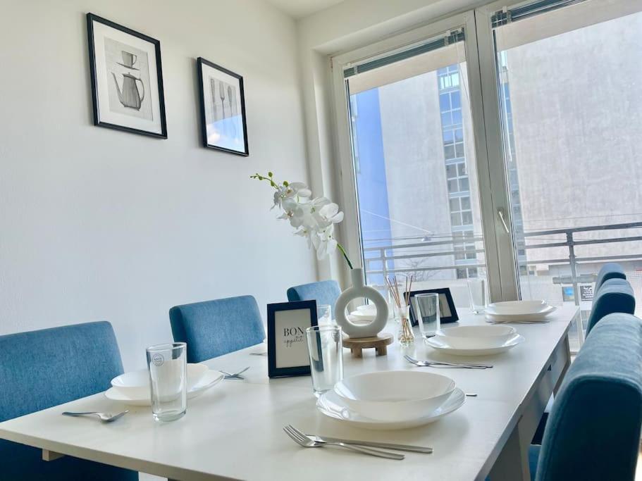 90 M2 Central With Balcony Apartment *