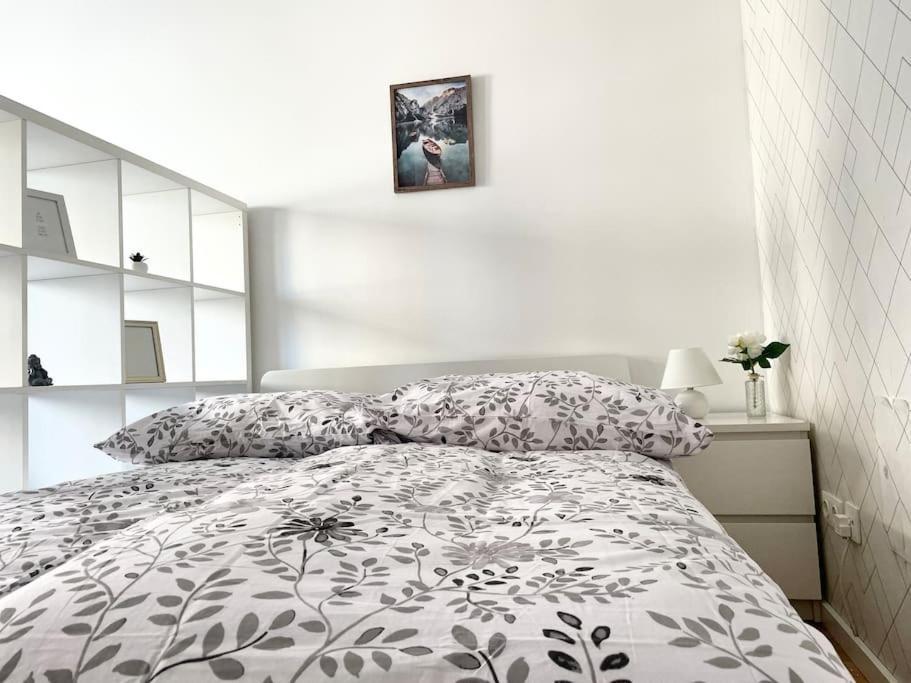 90 M2 Central With Balcony * Vienna