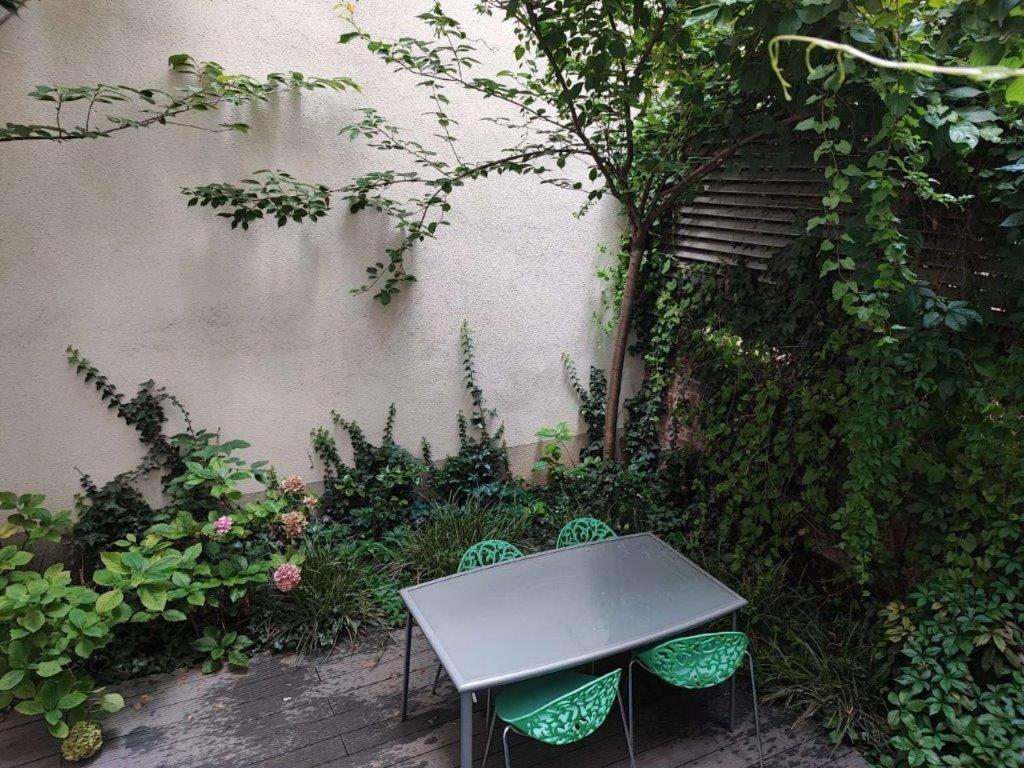 With Unique 40m2 Garden & Self Check In Apartment *