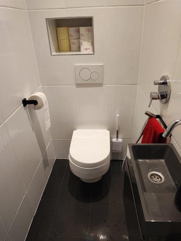 With Unique 40m2 Garden & Self Check In Apartment Vienna
