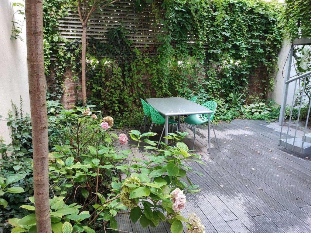 With Unique 40m2 Garden & Self Check In Vienna
