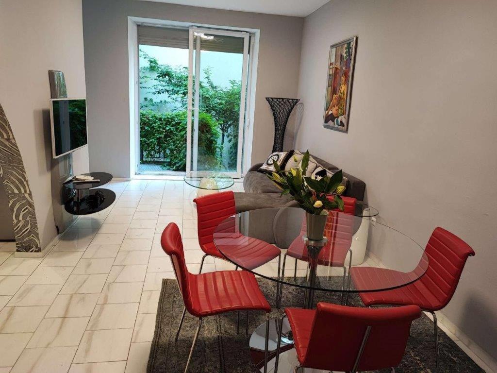 With Unique 40m2 Garden & Self Check In * Vienna