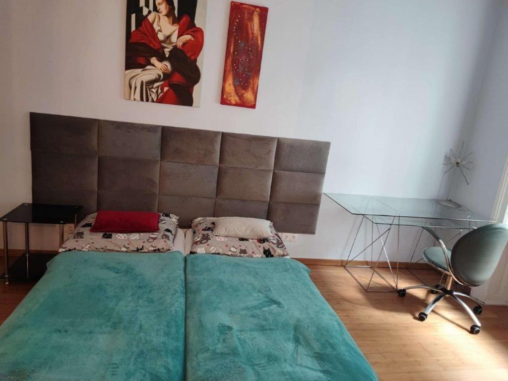 With Unique 40m2 Garden & Self Check In Apartment